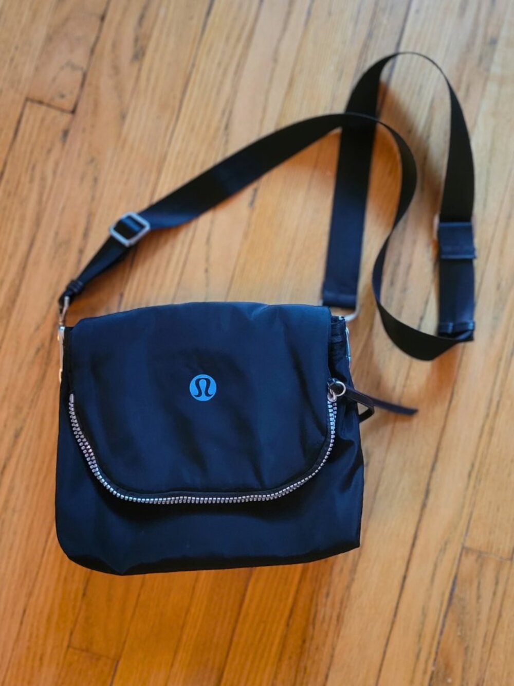 Rare Lululemon Crossbody Bag (Dark Midnight/Black with Hot Coral Lining)
